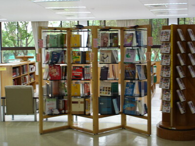 1F-新書展示區01(2003-2021.7)